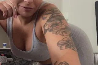 ARE YOU FREEZINGlet Jewelz WARM you up!! Im available for incalls and outcalls - Image 2