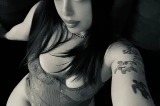 come see me 😘🫦 let me be your ... - Image 1