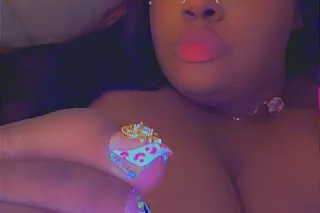 A 🎀 V 🎀 A 🎀 I 🎀 L 🎀 A 🎀 B 🎀 L 🎀 E 🎀WHY SETTLE FOR A PENNY 💰 WHEN YOU CAN HAVE A DIME 💎 🌃 DON’T MISS YOUR CHANCE TO SEE A KREOLE DOLL ✨ ASK ABOUT THE SPECIALS - Image 9