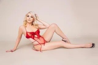 😇💏💋 FREAKYYY GIRL NEXT DOOR 🏘🫶🌹 - Image 1