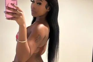 😈😋😈 Hi daddy, I'm available to... - Image 1