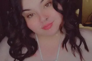 Soft Lips & Thick Hips😏 - Image 6