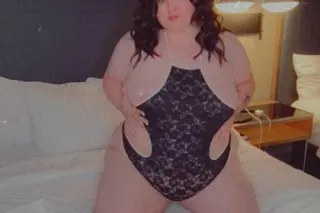 Soft Lips & Thick Hips😏 - Image 9