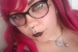 Sexy young woman up for some fun - Image 6