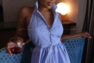 Petite 5'1" 115 pound Spinner 💋 Greek and BB Available - Image 9