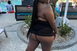Hey Babe, Do You Like Stallion... - Image 3