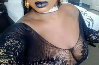 ✨Thick Freak Girl looking 4/Generous/xMature /Gentleman - Image 6