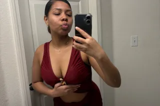 I’m thick 🍑 and want to play 😝... - Image 2
