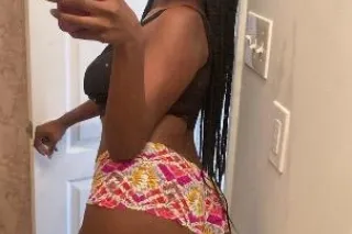 🍑🍑🍑🍑🍫 giving head & pussy carp... - Image 2