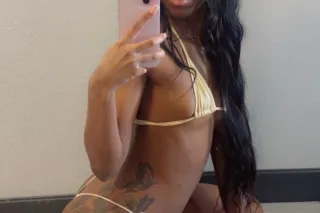 22 year old Petite Treat🫦 I’m available now for incalls no deposit needed 😘 - Image 6
