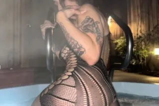 Come bend this curvy Italian over💦💦😈 - Image 4