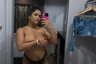 Sexy Latina - 22 - Image 1