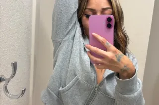 small and petite - Image 1