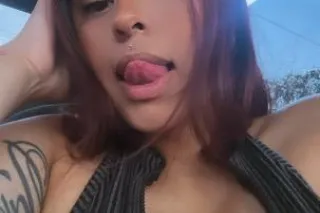 latina mami interested in a go... - Image 2