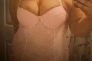 😍😍😍Thicker than a Snicker and taste better to 😘 just passing thru and id love to please u xoxxx - Image 1