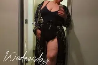 SMOKING HOT BBW MILF - Hayward... - Image 1