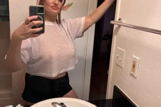 100% real big boobies👄 long legs to die for and some killer dick sucking lips I'm just simply irresistible 🩷 - Image 5