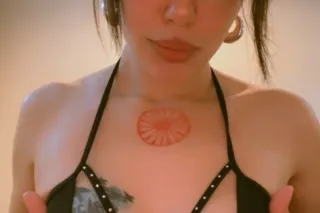 New girl in town from Romania - Image 1