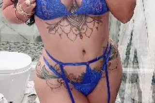 come see this sexy woman🥰😍 - Image 11