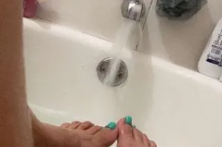 facetime shows with a mainland chick - Image 1