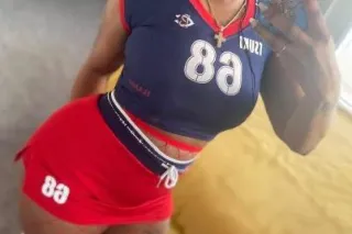 PASSIONATE HOTTIE LOOKING FOR ... - Image 1