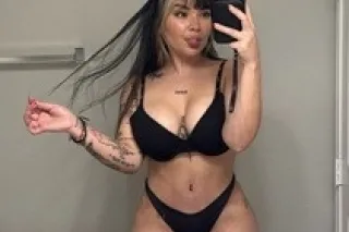 🔥Sexy Young Hottie 🔥 Curvy & F... - Image 1
