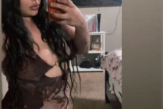 Lets Party deep throat Queen F... - Image 3