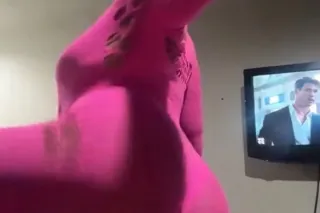2 girl lookin for fun come mon... - Image 2
