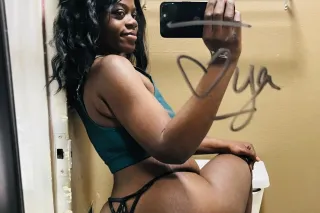 let me squirt while you cum in... - Image 2