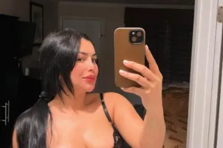 Bella Latina Muy Caliente 🌹 - Image 1