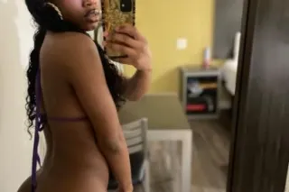 Ebony Goddess 💦😋 Merry christm... - Image 2