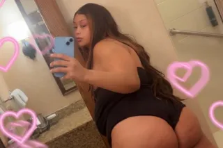 Seductive and Voluptuous 💋 5 S... - Image 2