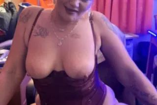 💋💦👅Wanna Lay between Sum Thick ThighZ & Stare Into these Sexy EyeZ👁 HMU 💋💦👅 - Image 8