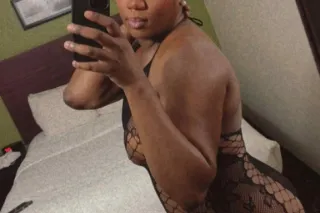 NEW IN TOWN 🦋🦋With The Wettest... - Image 4