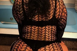 IM NOT AVAILABLE MY GIRLFRIEND IS ASK FOR HER POST 😘 - Image 5