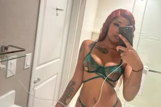 New In Town💕🫦 - Image 1