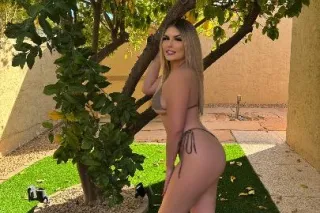 upscale, blonde playmate - 21 - Image 1