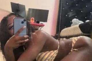 💋💦 Heyy daddy im a ❤Dark choco... - Image 1