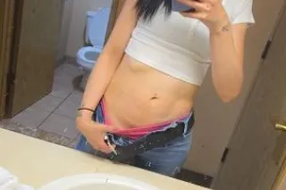 come get out of the heat and relax with me in the ac - Image 10