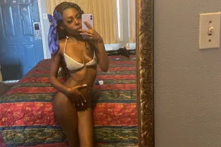 Very Sexy Highly Favored Petit... - Image 2