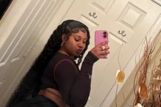 😋😋Petite BOMBSHELL🔥💣If you're looking. for a Tight pussy✅Ready to please you. Work 24/7.🥰 - Image 3