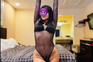 Hola 💕 Latina sexy y disponibl... - Image 1