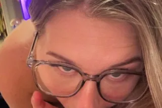 incalls with the BEST🩷throat goat pink tight - Image 6
