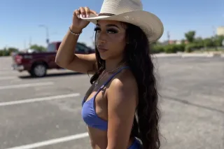 Mile High, high heels, and a l... - Image 4