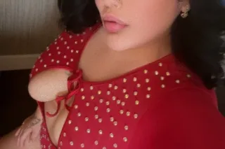 two girls sexy curvy latina 🍭💕... - Image 1