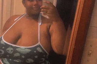 FAT PUSSY WITH GOOD HEAD WET T... - Image 4