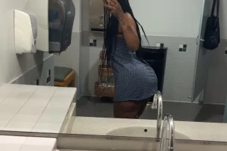 Young thick milf only in town tonight 😩 - Image 5