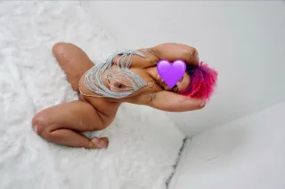 SLIM TINY BADDIE WITH A BIG TOP 😜 - Image 1