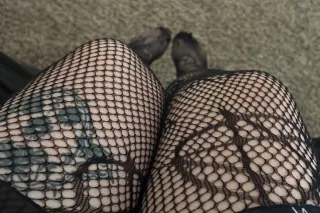 pretty girl looking for some f... - Image 4