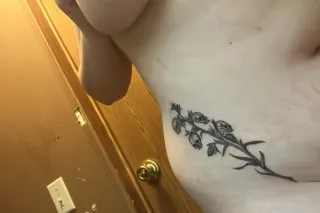 pretty girl looking for some f... - Image 1